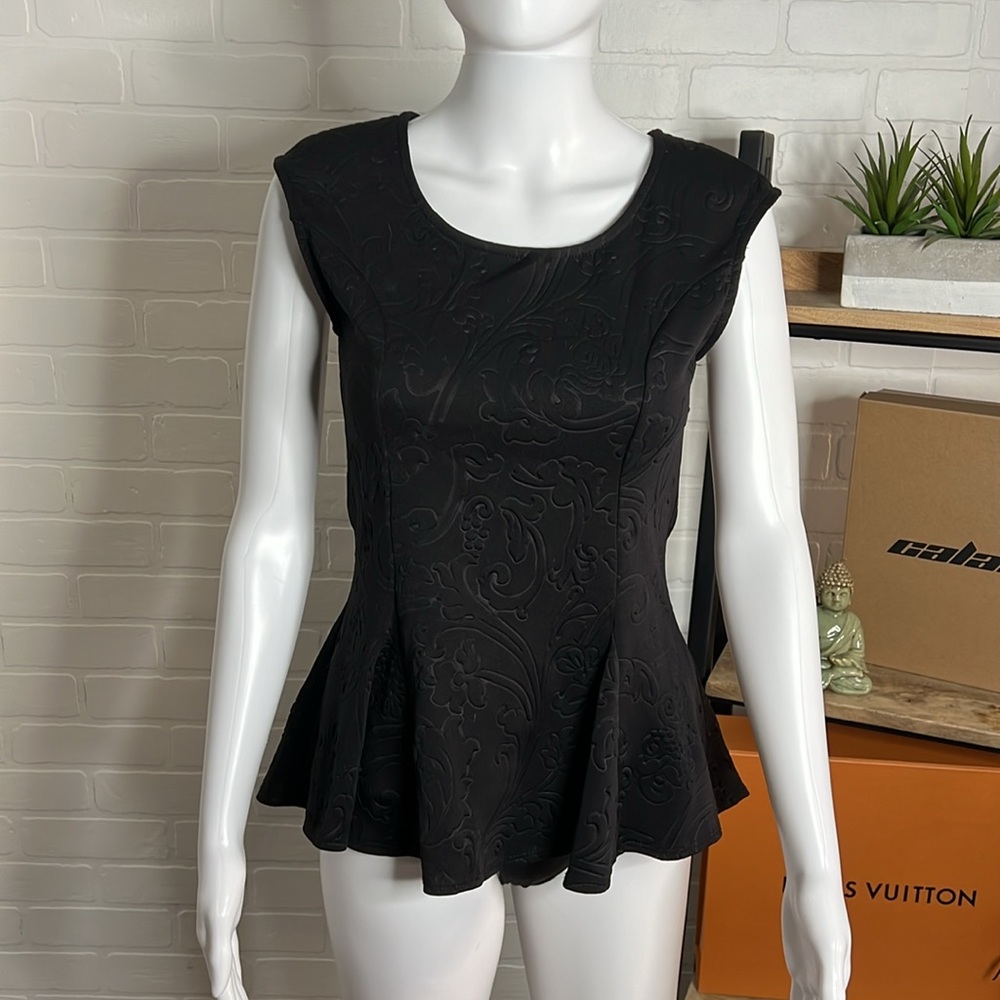 GREEN ENVELOPE EMBOSSED PEPLUM TOP SIZE XS. BLACK